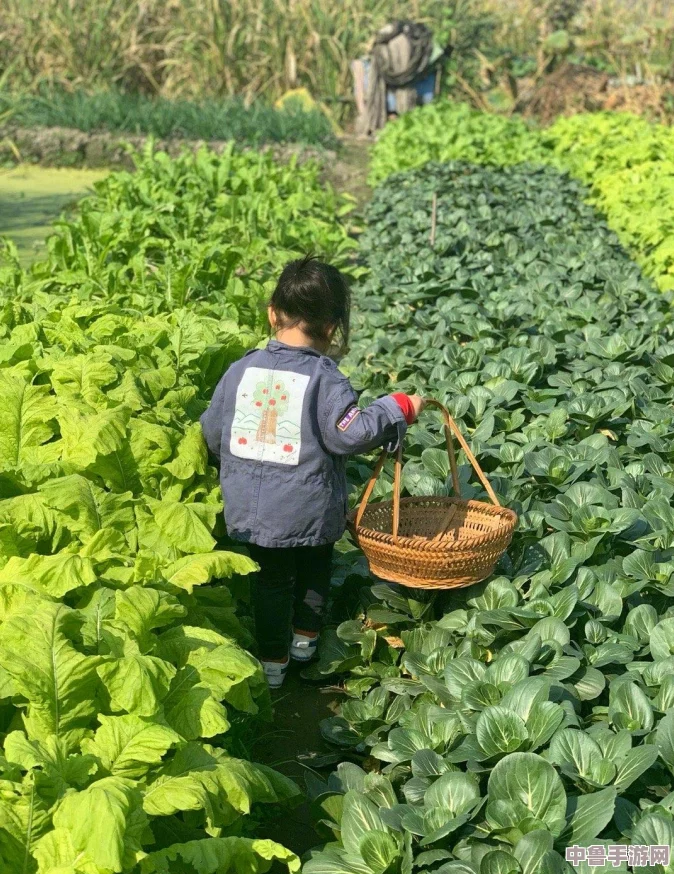 一小孩和妈妈拔萝卜(黄)生孩子，网友热议：童趣与成长的奇妙交织让人感慨万千