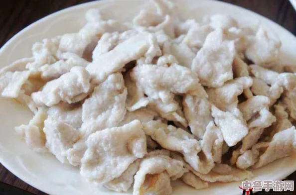 苏软软汆肉的日常：厨房里的＂肉＂与＂欲＂，一场美味与情感的交织