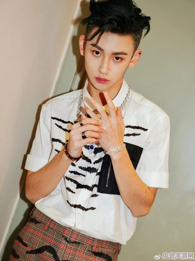 巨大rapper横空出世，音乐界惊呼＂这是什么神仙操作＂，粉丝直呼太上头