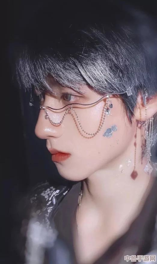 少司缘翻白眼流口水流眼泪图片：玩家直呼＂这也太真实了＂，游戏表情包引爆笑