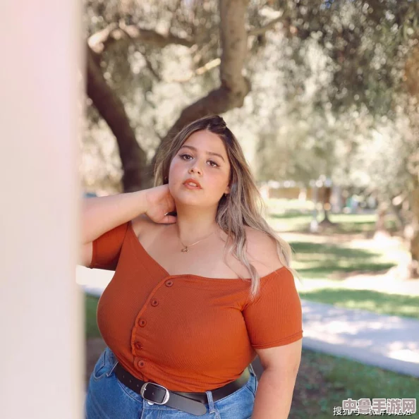 巴西丰满白嫩BBwBBw：热带雨林中的曼妙身姿，让人心驰神往的异国风情