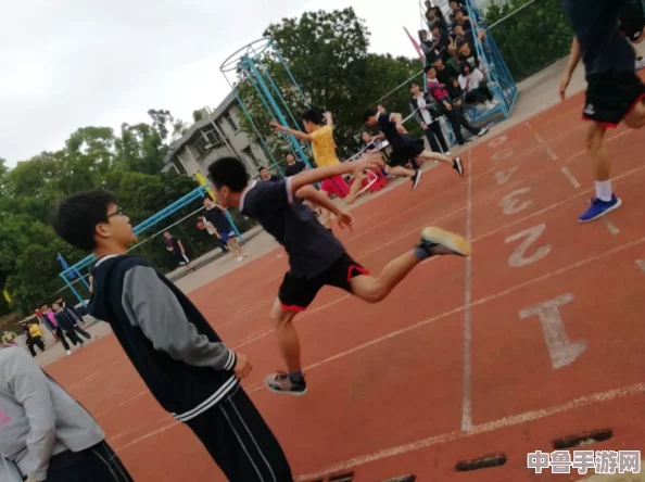 挥洒青春汗水,燃烧激情梦想：yn荡校园运动会掀起活力风暴