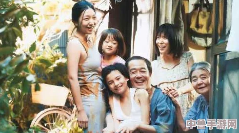 日本亲与子乱偷iHD:隐秘家庭的惊人真相,揭开禁忌之门背后的社会困境 日本亲与子乱偷iHD:隐秘家庭的惊人真相,揭开禁忌之门背后的社会困境