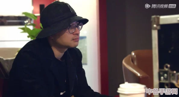 男同车文：探索情感与欲望交错的旅程，给人无限想象与深刻共鸣的精彩故事