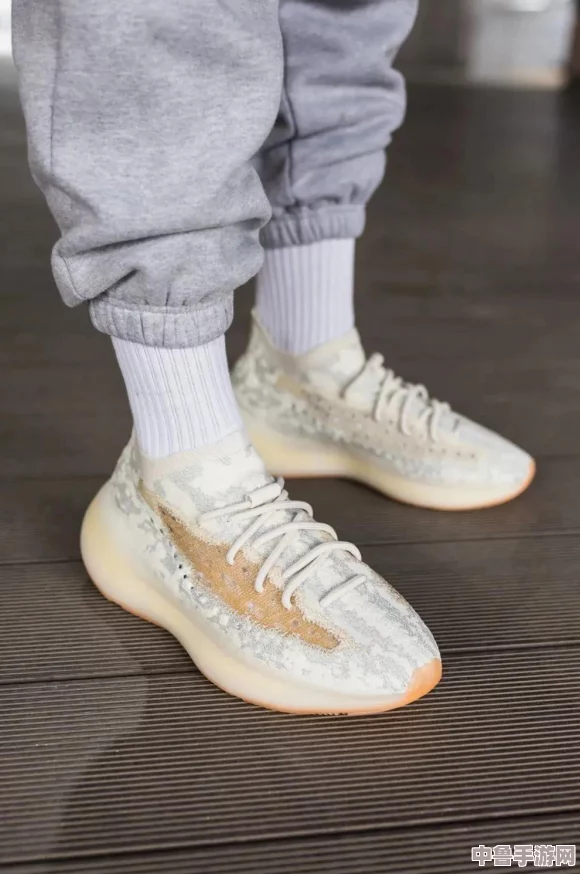 “Yeezy 380蜜桃粉满:用户热评揭示其色彩魅力与舒适性兼备的完美结合” “Yeezy 380蜜桃粉满:用户热评揭示其色彩魅力与舒适性兼备的完美结合”