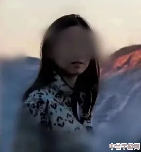黑料吃瓜热点事件反差妹：从争议到转变，揭秘背后复杂的公众情感与舆论风向变化
