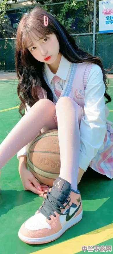 白丝校花被扒MBn智选网，深度揭秘校园美少女如何引领潮流与时尚风向标