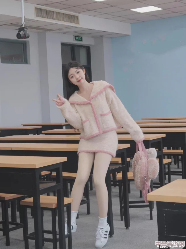 白丝校花被扒MBn智选网,深度揭秘校园美少女如何引领潮流与时尚风向标 白丝校花被扒MBn智选网,深度揭秘校园美少女如何引领潮流与时尚风向标