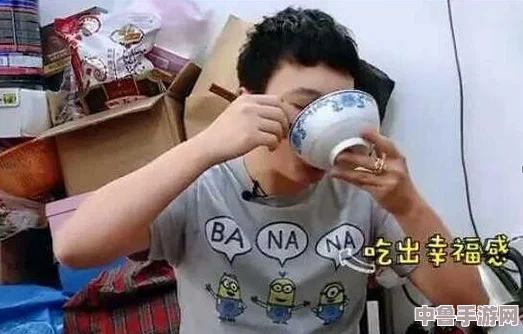 一小孩儿半夜给女生吃困吧 网友热议：这是什么神奇的友情与关怀？
